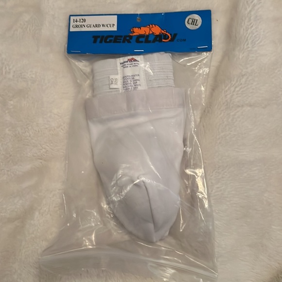 New Tiger Claw Groin Guard with Cup Child - Picture 3 of 3